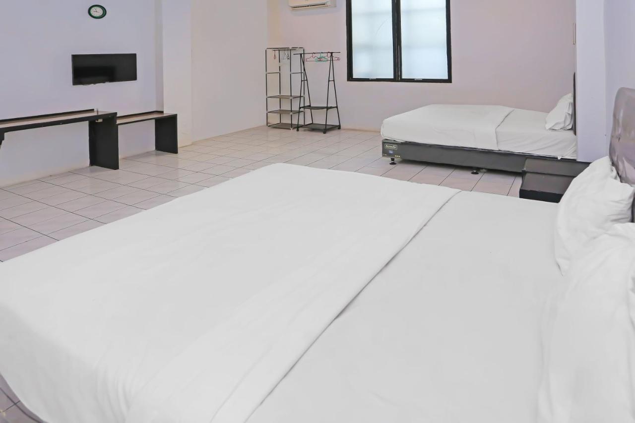 Collection O 92739 Hotel Pintu Besar Джакарта Екстериор снимка