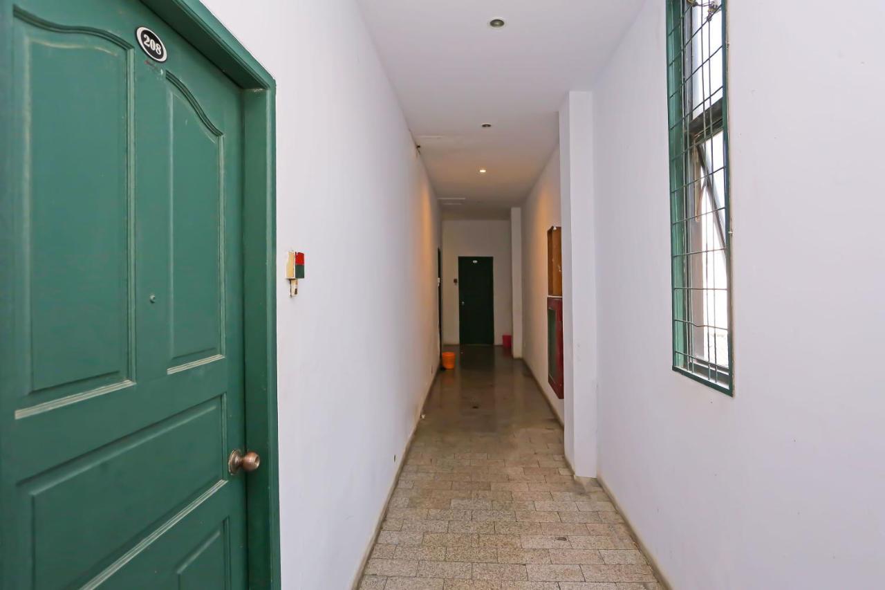 Collection O 92739 Hotel Pintu Besar Джакарта Екстериор снимка